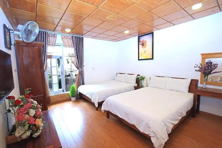 Standard Quadruple room with view