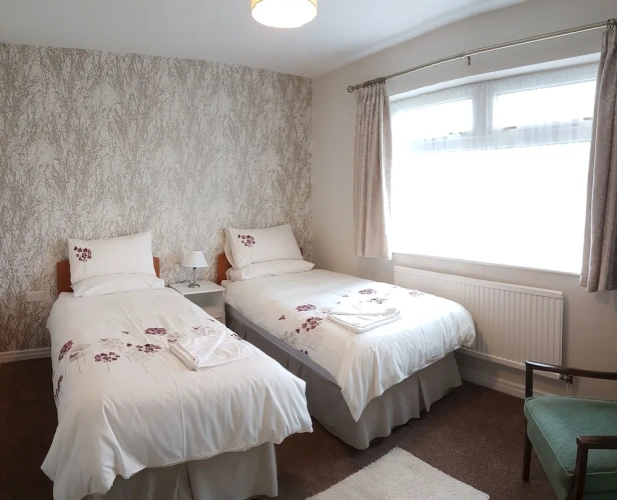 3 Bedrooms Quintuple Cottage