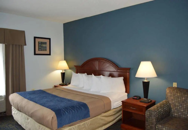 Comfort Inn & Suites Cincinnati Uptown Clifton