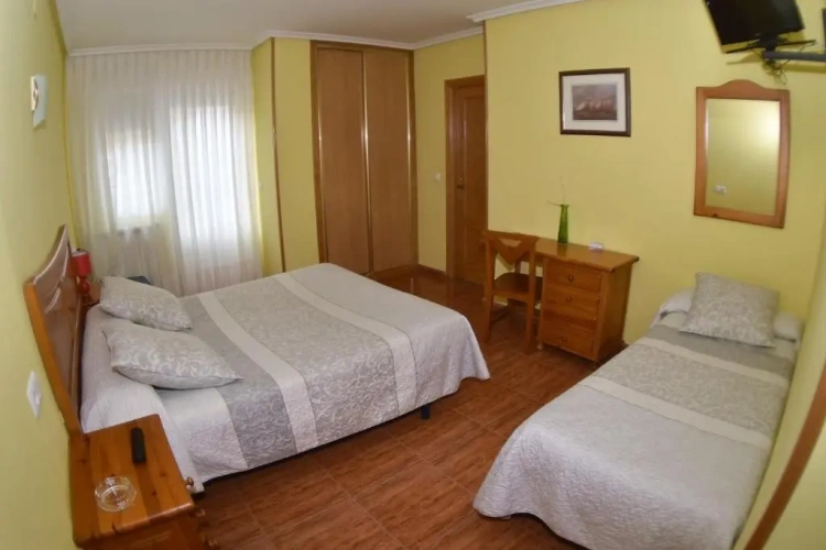 Standard Triple room