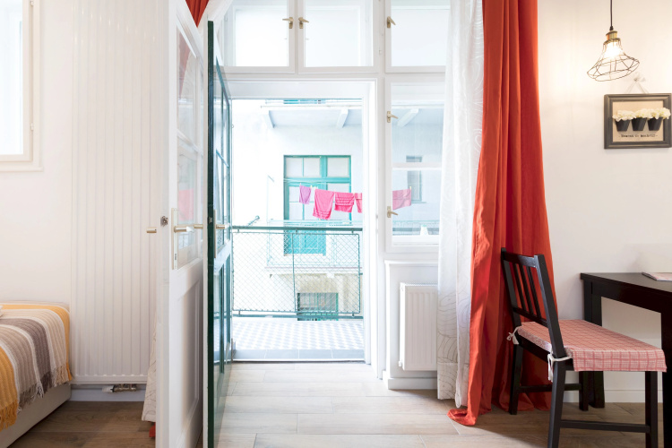 Spacious and Modern Central Triplex- Free Parking!