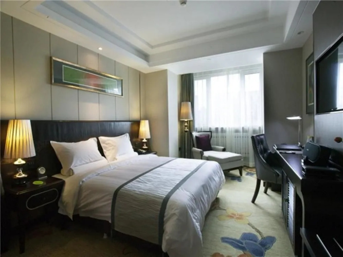 Yarrow Hotel