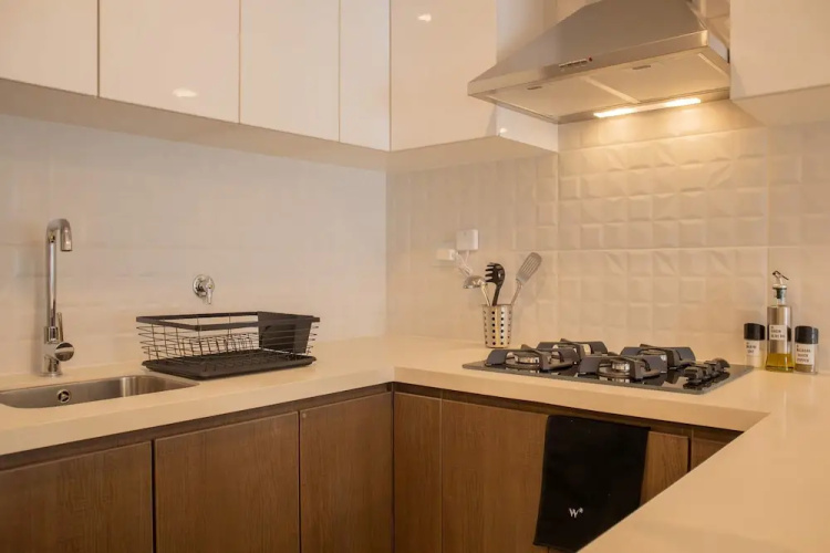 w Sunlit 1BR w Private Balcony in Miraflores