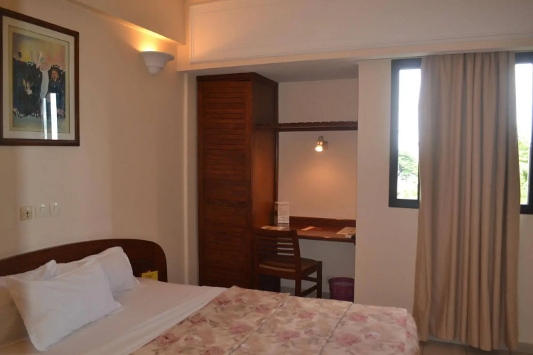 Planet Hotel