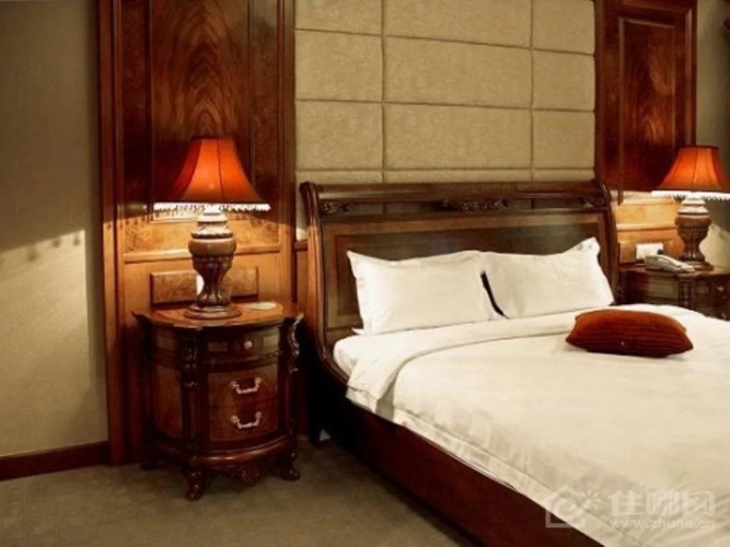 Four Seas Hotel