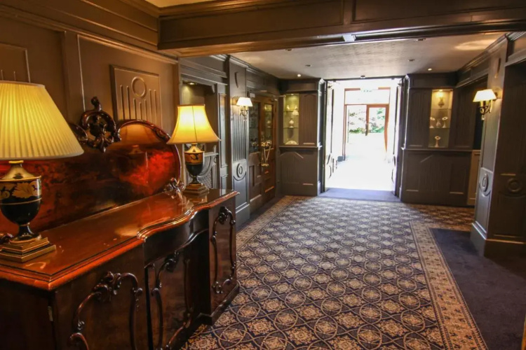 Devon Inn Hotel