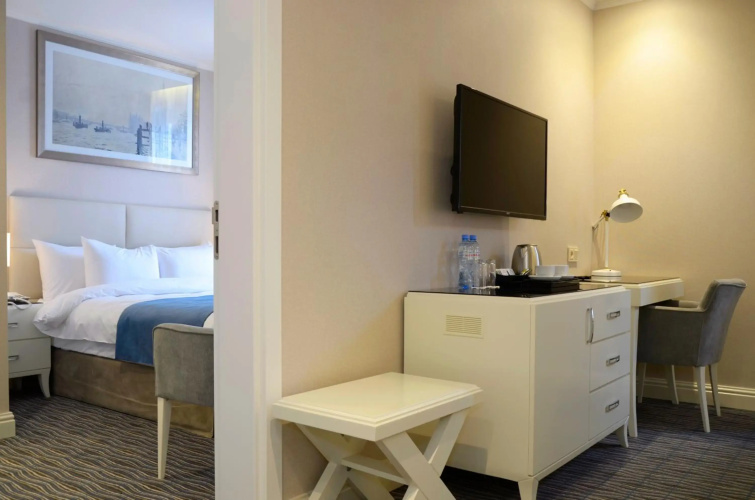 City Avenue Hotel