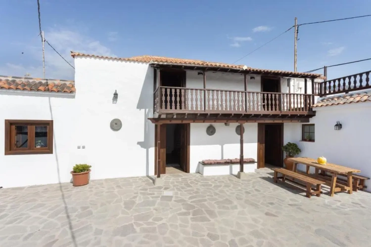 2 Bedrooms Villa