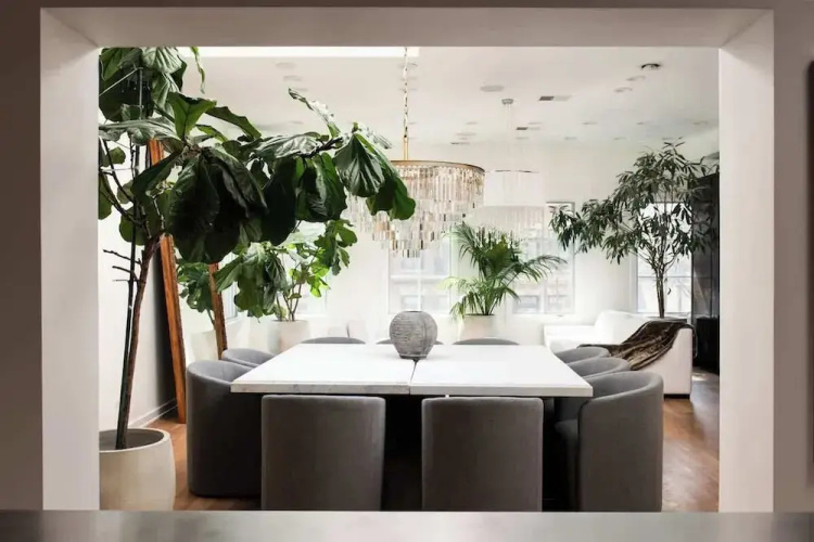 Luxury 4BD Gold Coast Penthouse With Deck Views