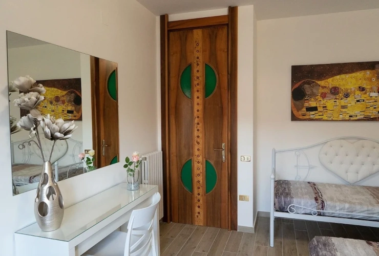 Comfort room