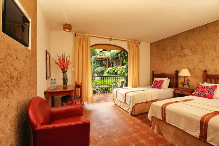 Standard Triple room