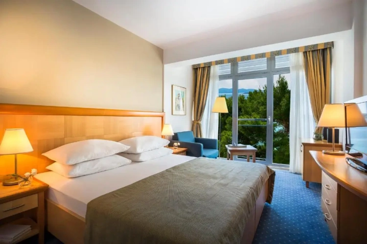 Superior Double room with side sea view