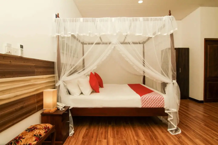 Clove Transit Hotel