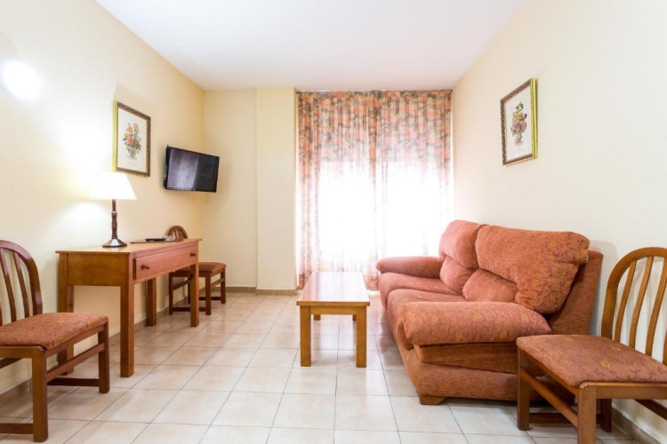Standard Triple room