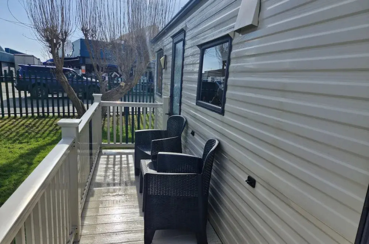 3-bed Caravan - Sleeps 8 - Pool Onsite - Petsok