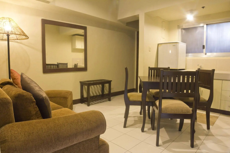 OYO 103 Artina Suites Hotel