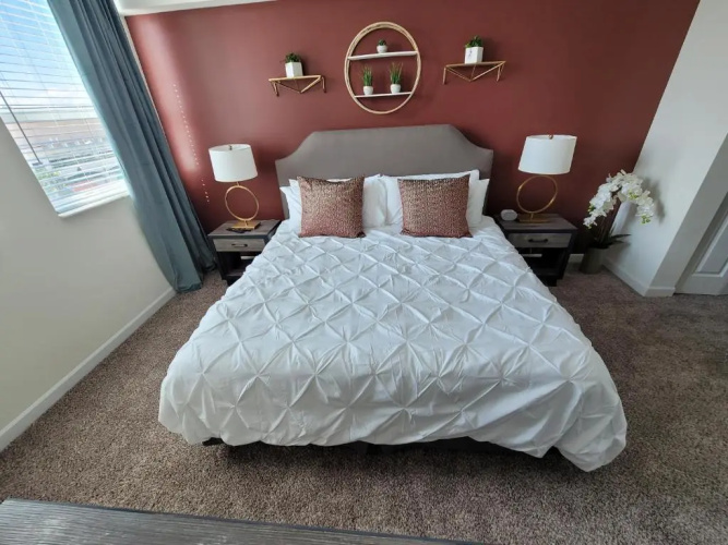 2br2bd, Downtown, Cal King