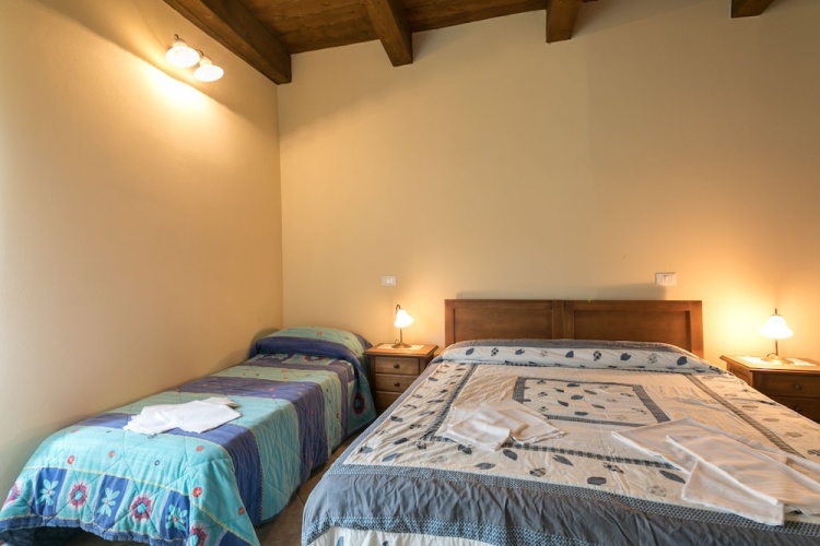 Standard Triple room with land view