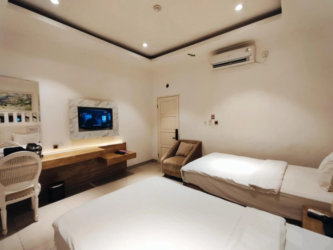 Chevilly Resort and Camp