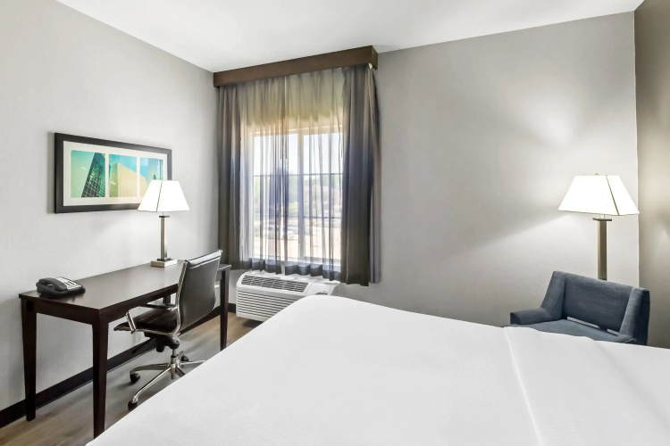 La Quinta Inn & Suites by Wyndham Houston Energy Corridor