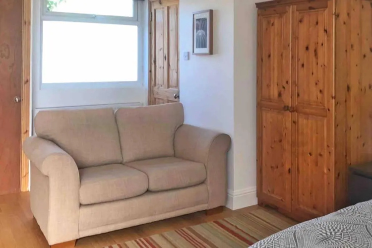 Modern Studio Apartment Near Town Centre
