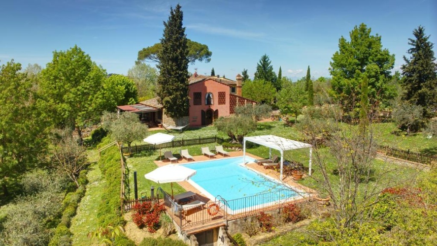 4 Bedrooms Villa