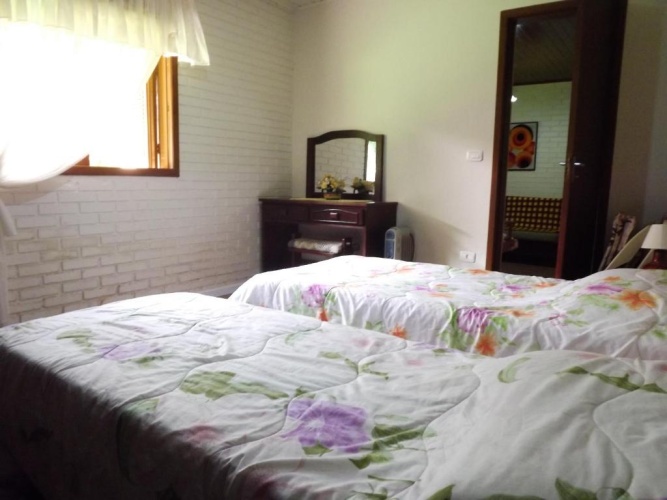 4 Bedrooms Cottage