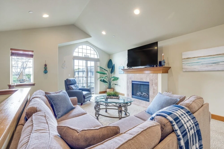 2 Bedrooms Apartment