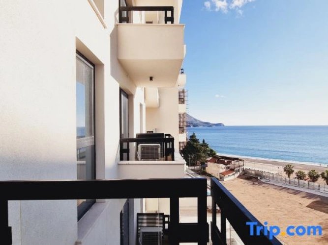 1 Bedroom Apartment with sea view