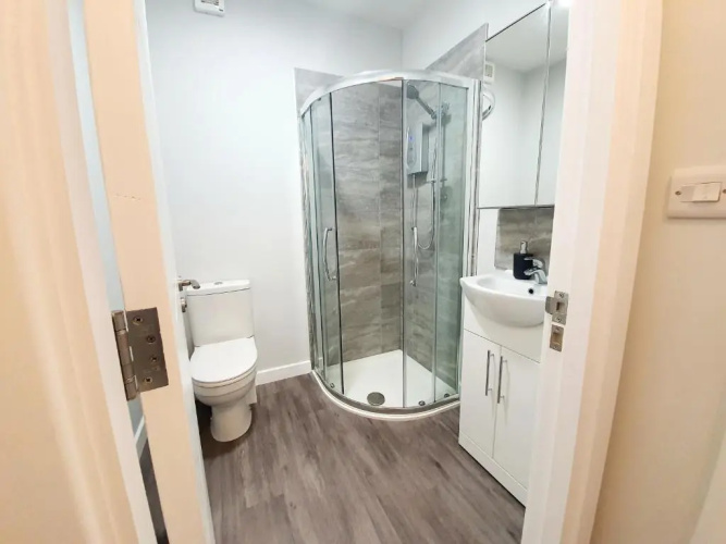 Beautiful Modern Studio Town Centre Close to Beach