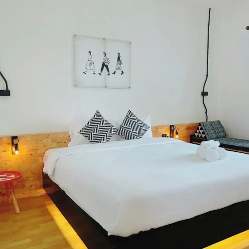 Standard room with pool view