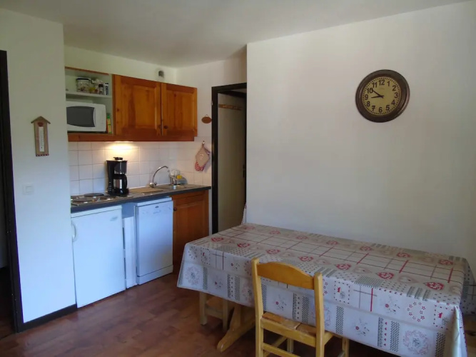 Lou Services Apartment CB19 LSI 001