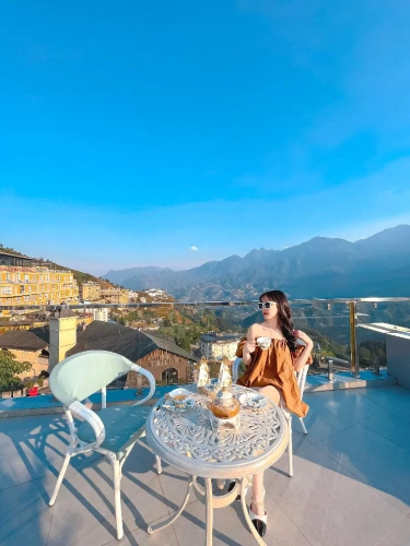 Suite with mountain view