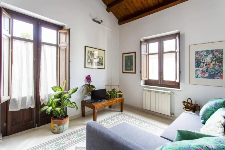 Anna's Home in Historical Center