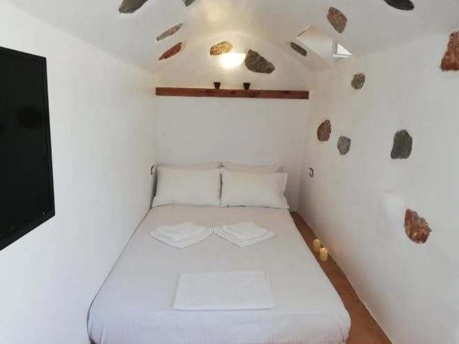 Yalos House