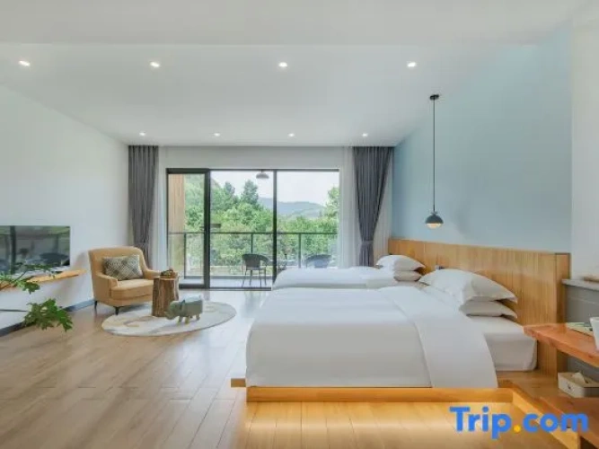 Standard Quadruple Family room