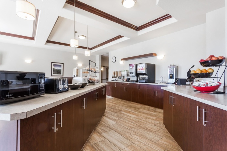 Ramada by Wyndham Creston photo 17