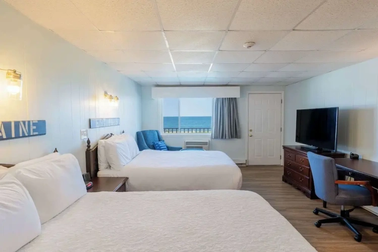 Premier Quadruple room with view