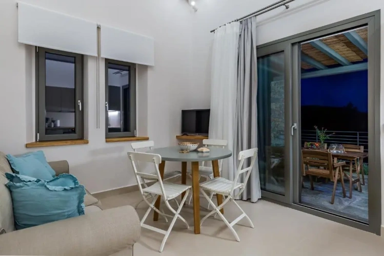 2 Bedrooms Villa