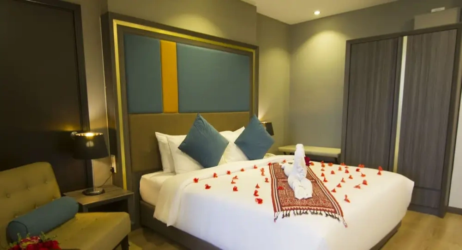 Deluxe Double room with balcony and with city view