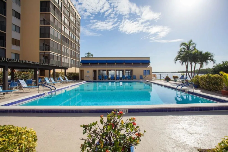Windward Point 212