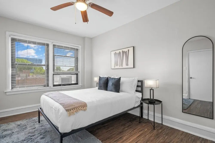 Modern 1BR - Kenwood 501