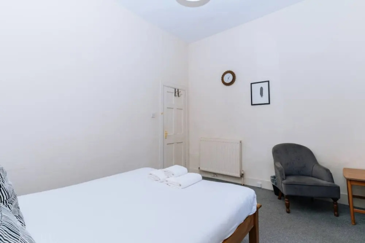 Bright High-ceiling 2BD Flat - Central Edinburgh!