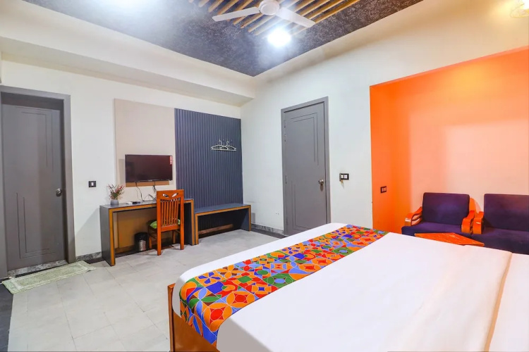 Fabhotel Be Happy