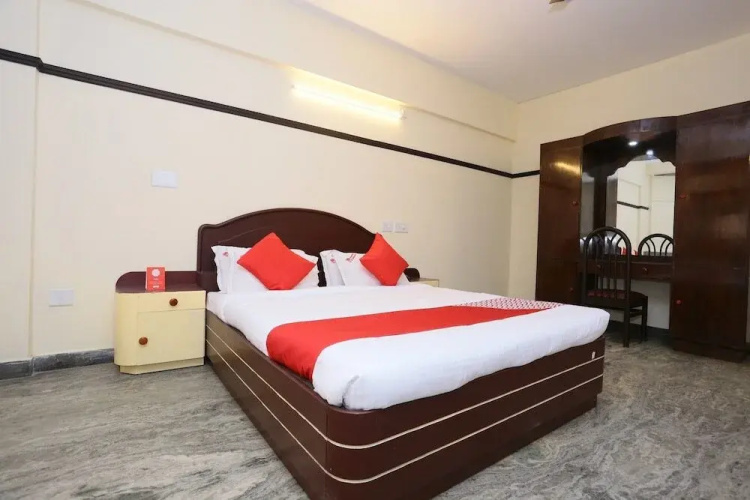 Hotel Rvee's Regency by OYO Rooms