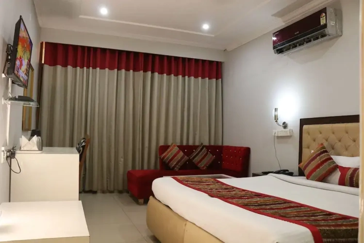 Superior Double room with city view