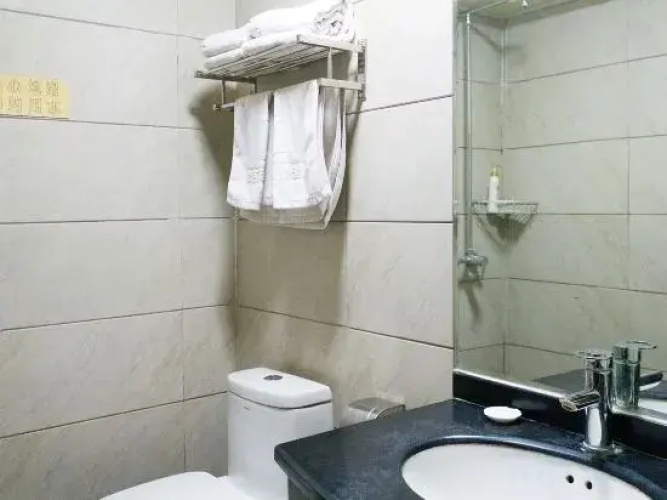 Qi Jinbaihui Business Hotel
