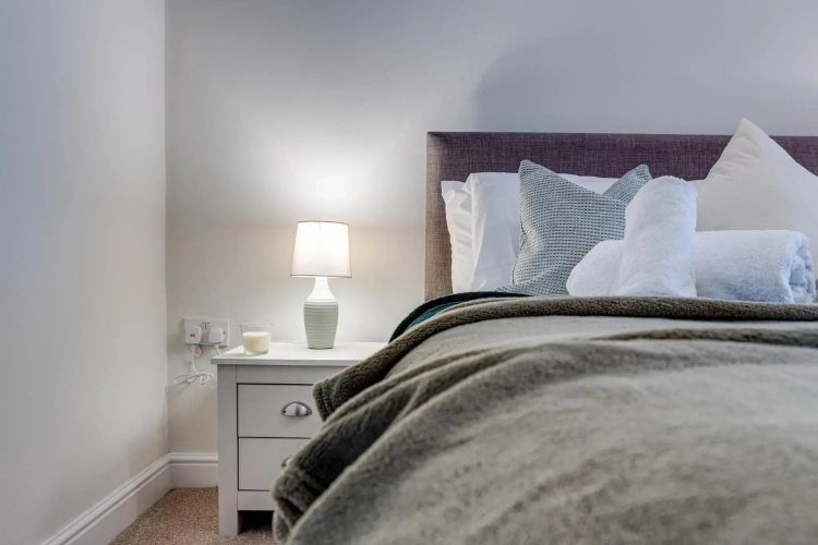 Luxury 2 Bed Garden Apartment With Parking