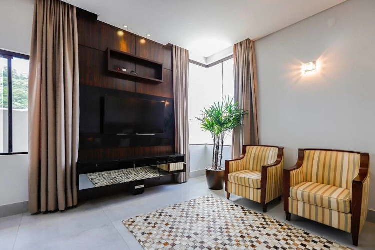Casa Moderna em Condomínio de Canasvierias