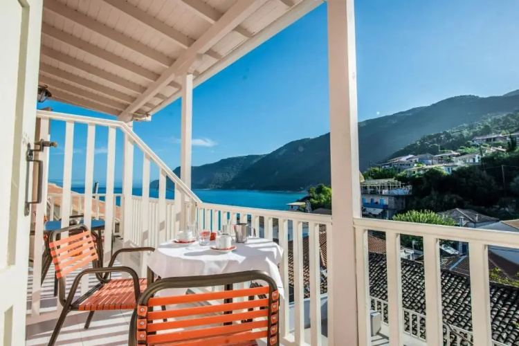 Ionis Hotel